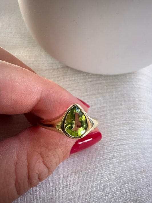 18K Gold Peridot Ring