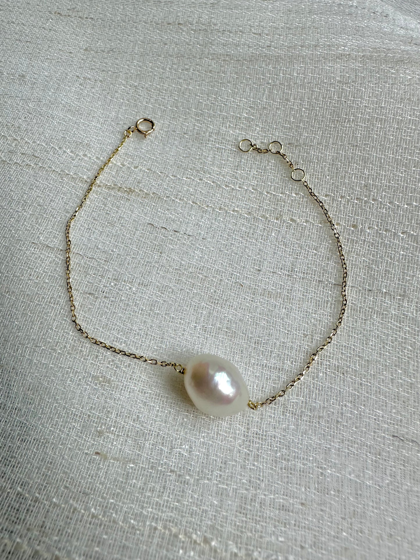 Baroque Pearl Bracelet handcrafted in 18k gold | Ella Creations Jewelry