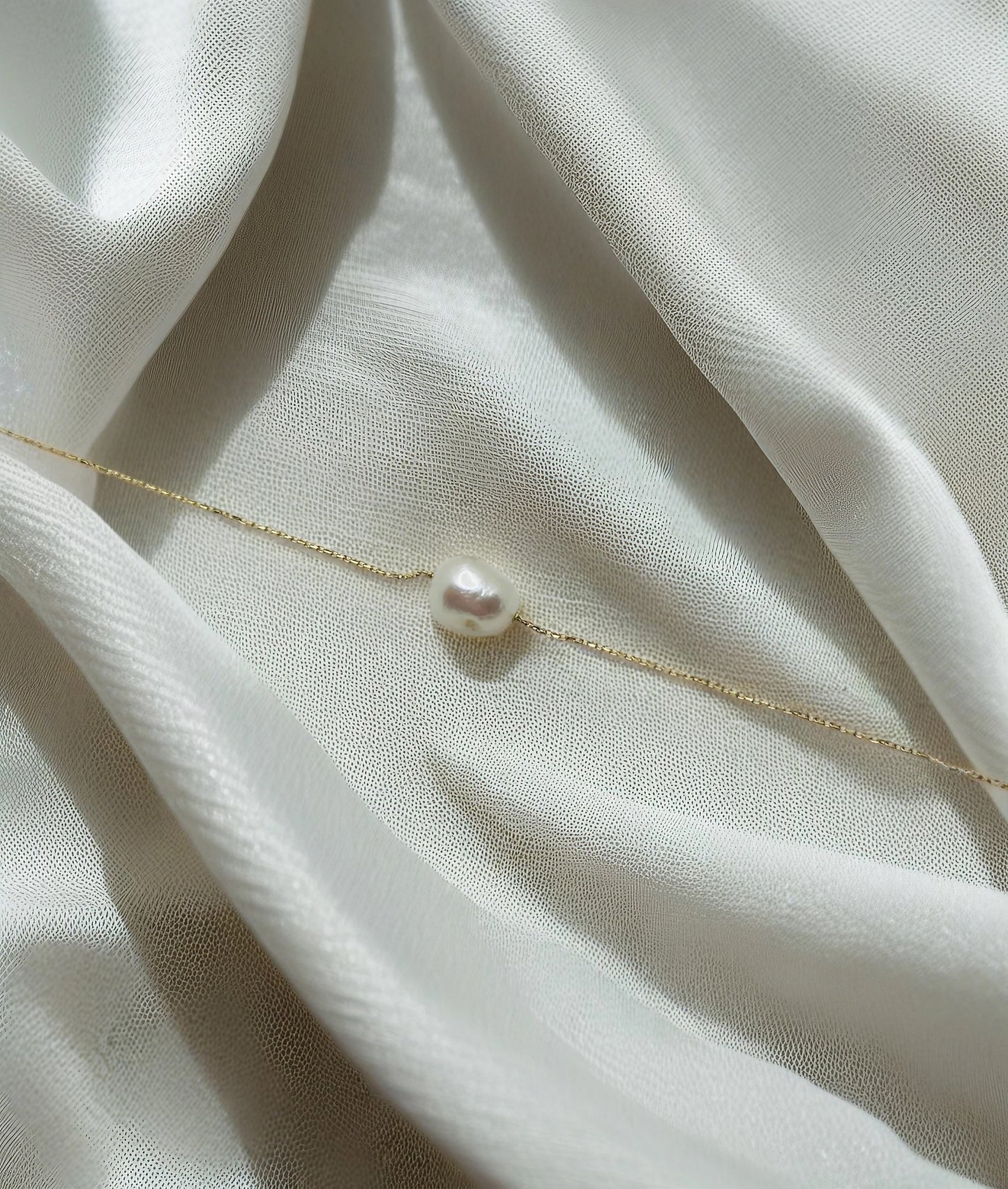 Baroque Pearl Bracelet handcrafted in 18k gold | Ella Creations Jewelry