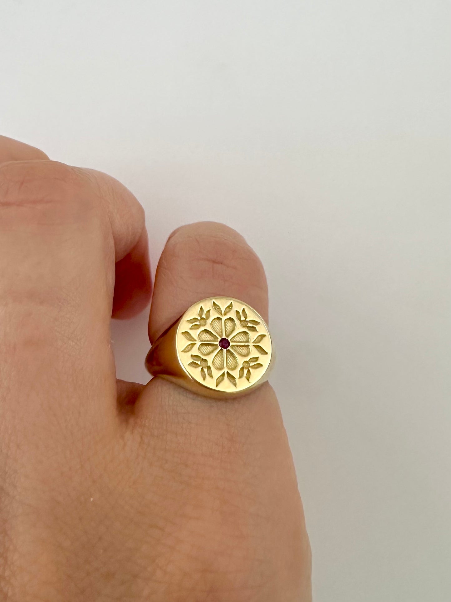 Gold Pinky Ring with floral tatreez engraving available in 14k or 18k solid gold and customizable centre stone chose among | Ella Creations Jewelry