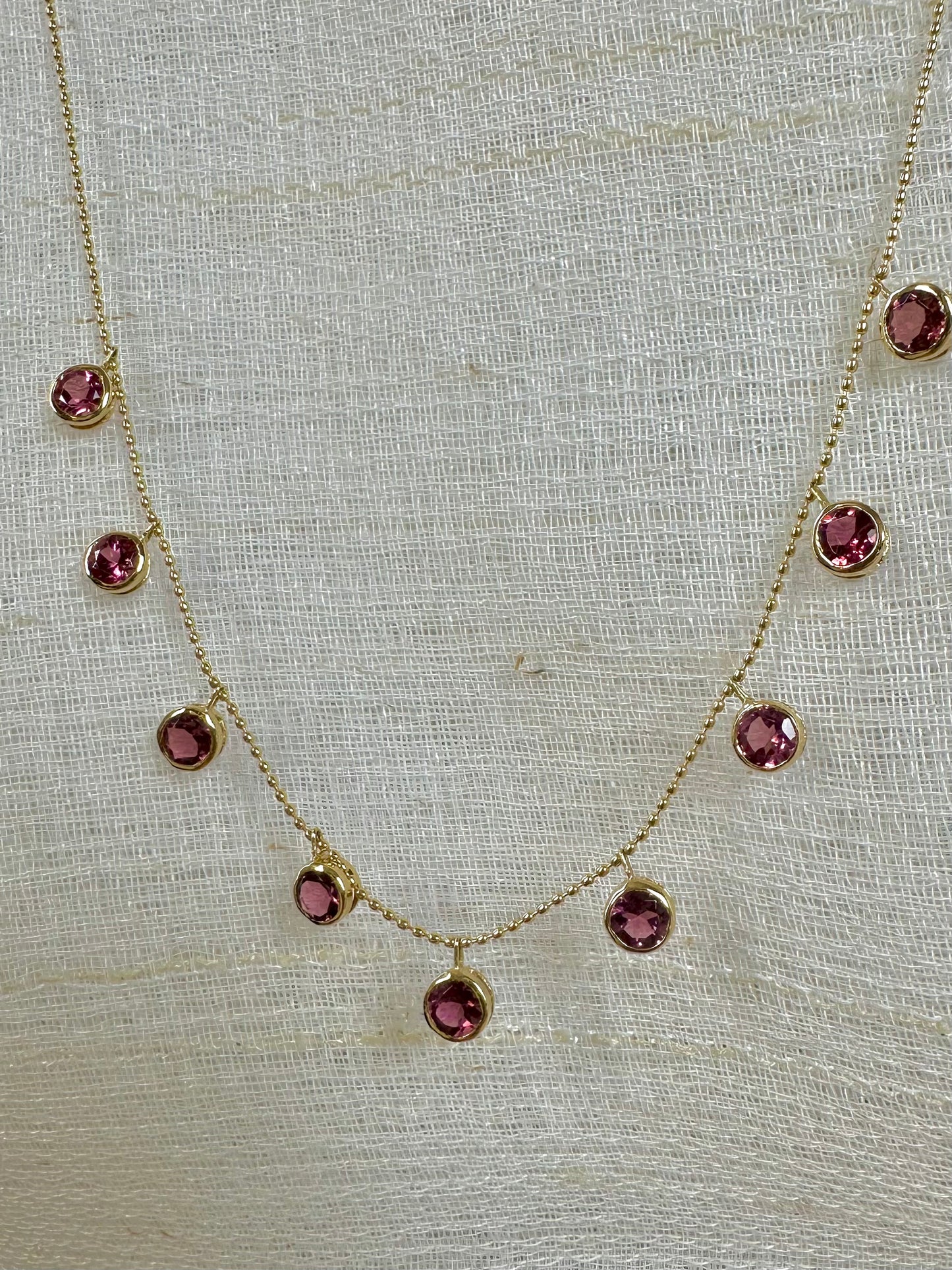 Collar solitario turmalina redonda 18k