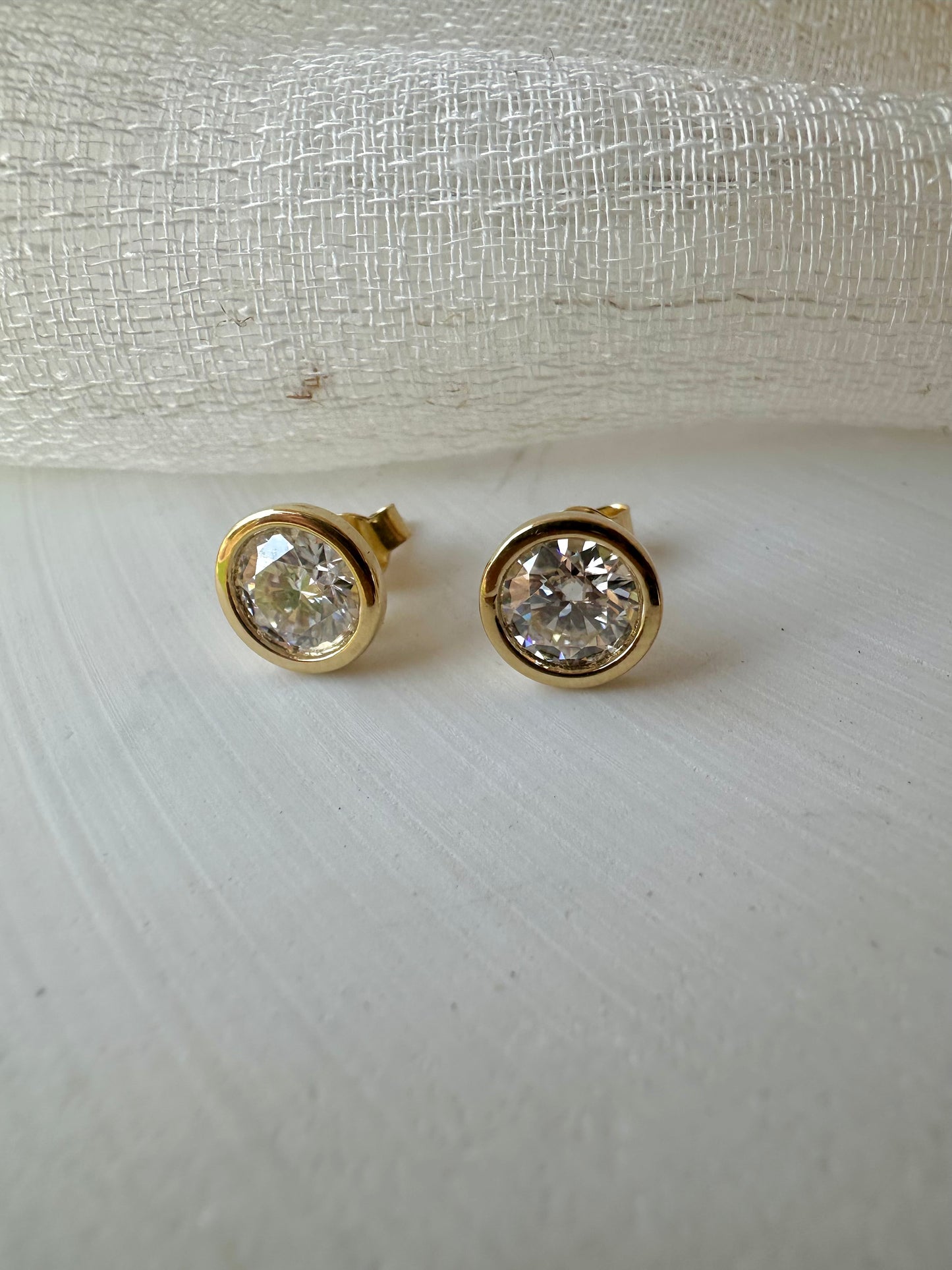 18 karat gold round moissanite stud earrings | Ella Creations Jewelry