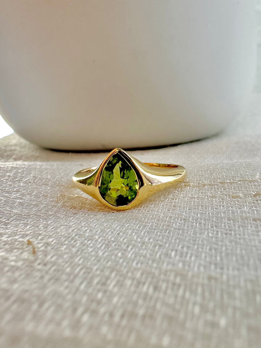 18K Gold Peridot Ring