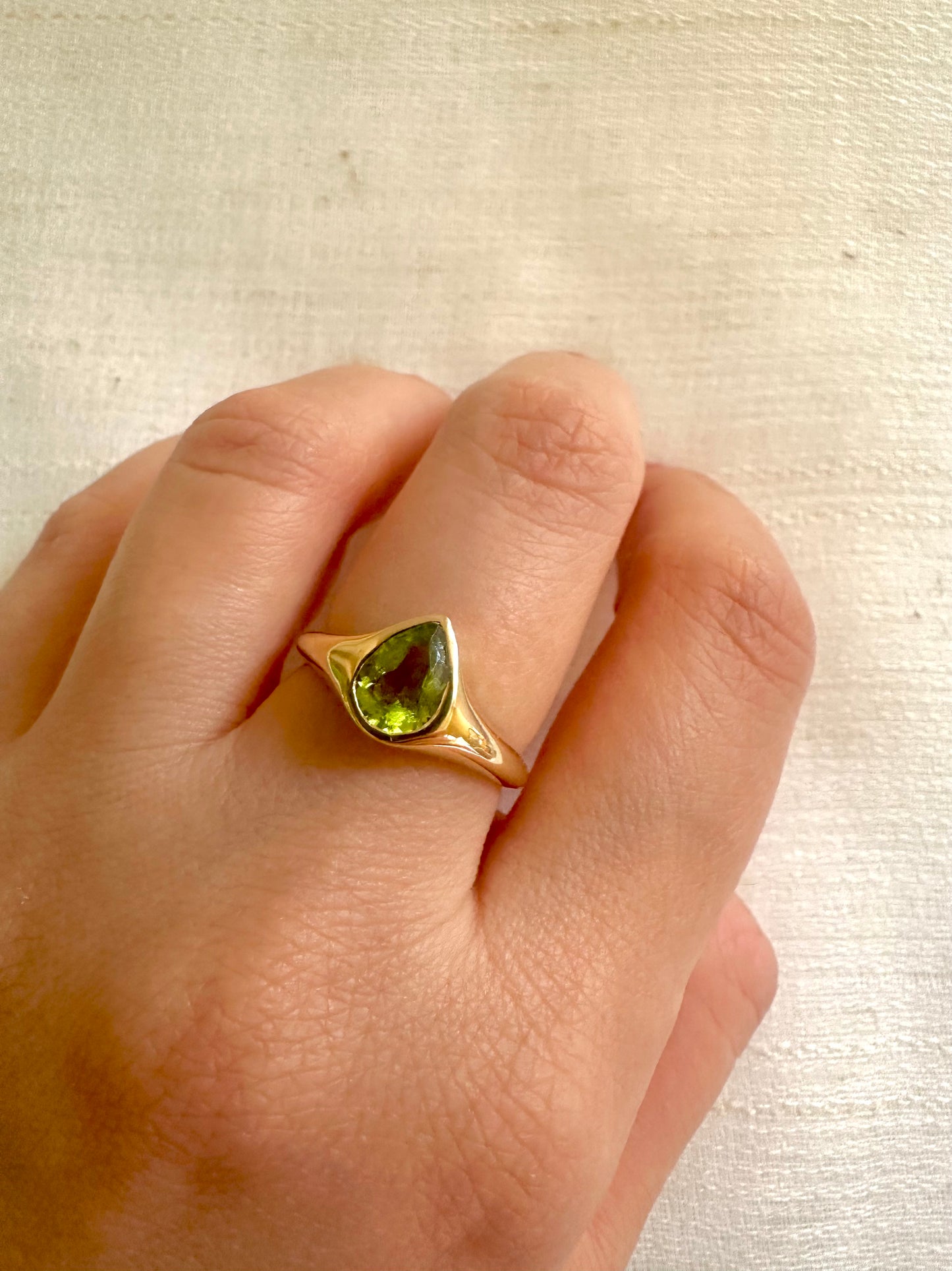 18K Gold Peridot Ring