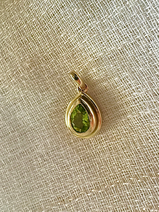 18K Peridot Pendant | Peridot Necklace