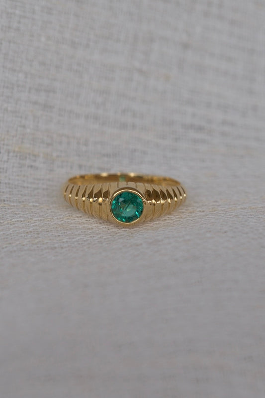 Anillo Mina de oro de 18k con piedras preciosas de 5 mm | Joyería Ella Creaciones