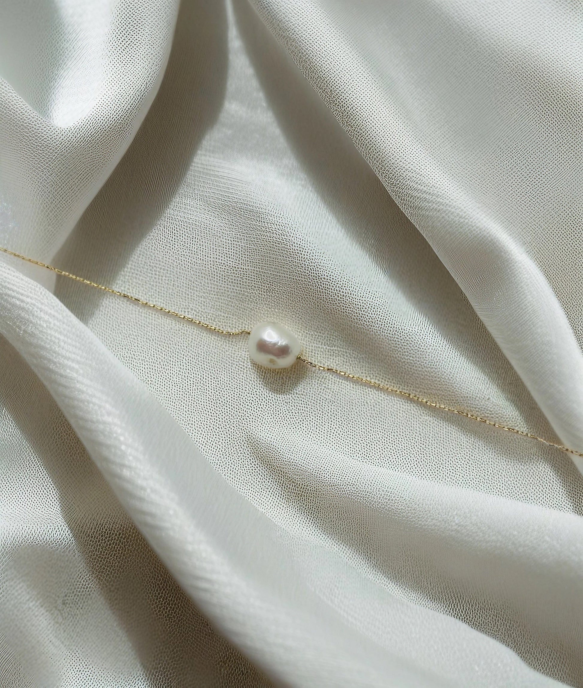 Baroque Pearl Bracelet handcrafted in 18k gold | Ella Creations Jewelry
