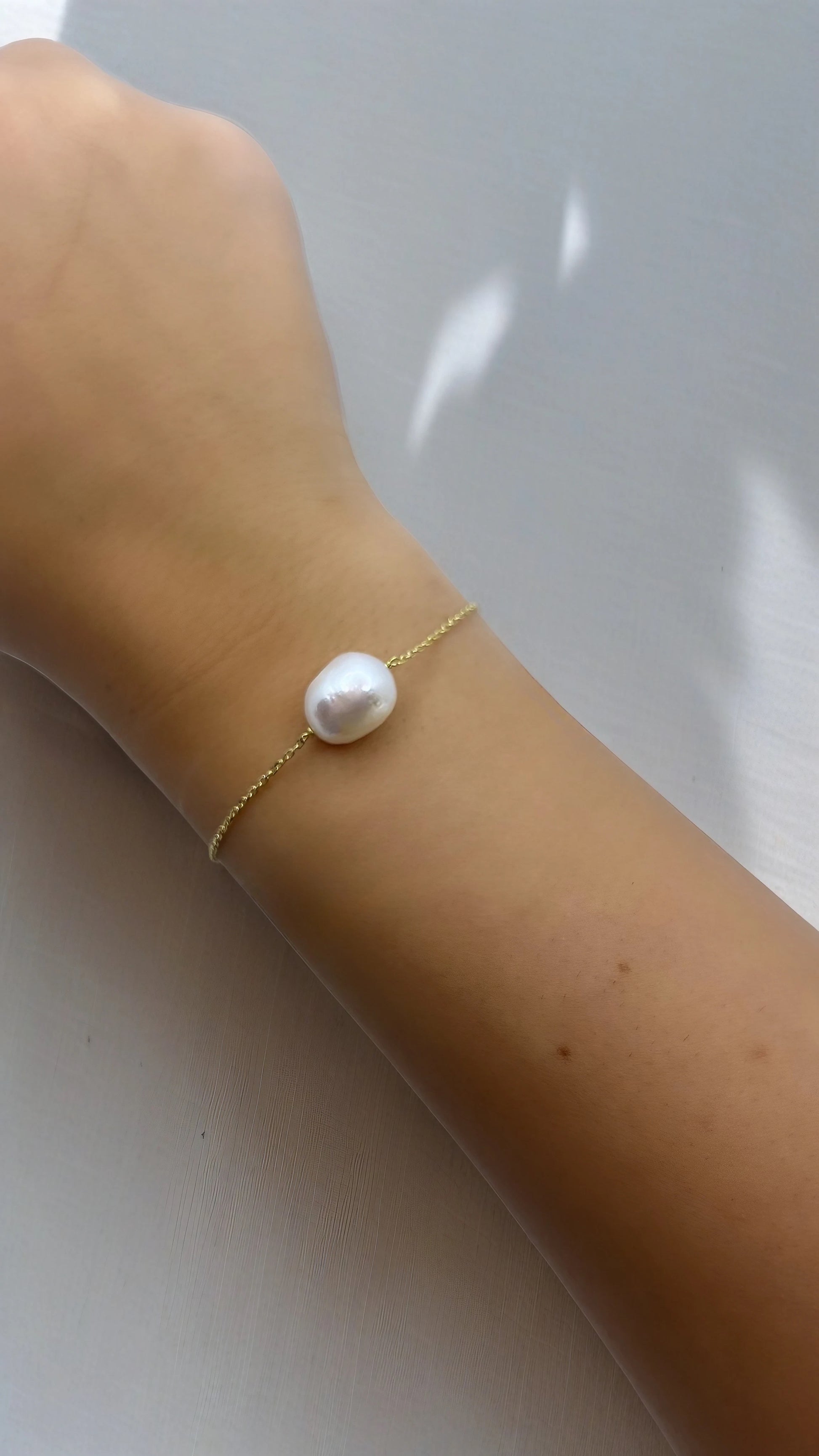 Baroque Pearl Bracelet handcrafted in 18k gold | Ella Creations Jewelry