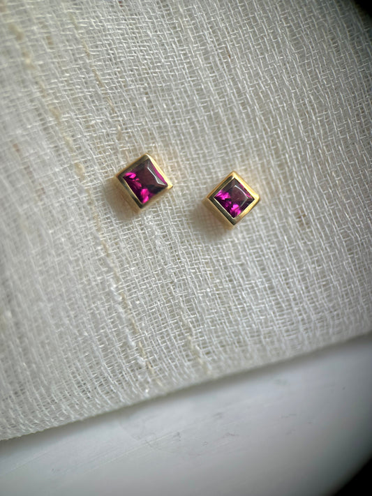 Gold Garnet Studs handcrafted in 18k gold, customizable in Rose or yellow gold | Ella Creations jewelry