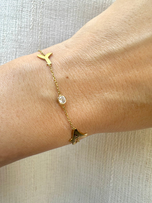 Custom made Initial Bracelet handcrafted in 18 karat gold. You can select to have it in Yellow, White or Rose gold, 1 initial or 2 with an addition of a 3mm lab grown diamond or without. Please mention your initial/s at checkout.