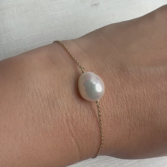 Baroque Pearl Bracelet handcrafted in 18k gold | Ella Creations Jewelry