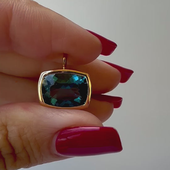 London blue topaz pendant, 18kt gold